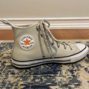 Women’s Hight Top Shearling Lined Converse Size 8